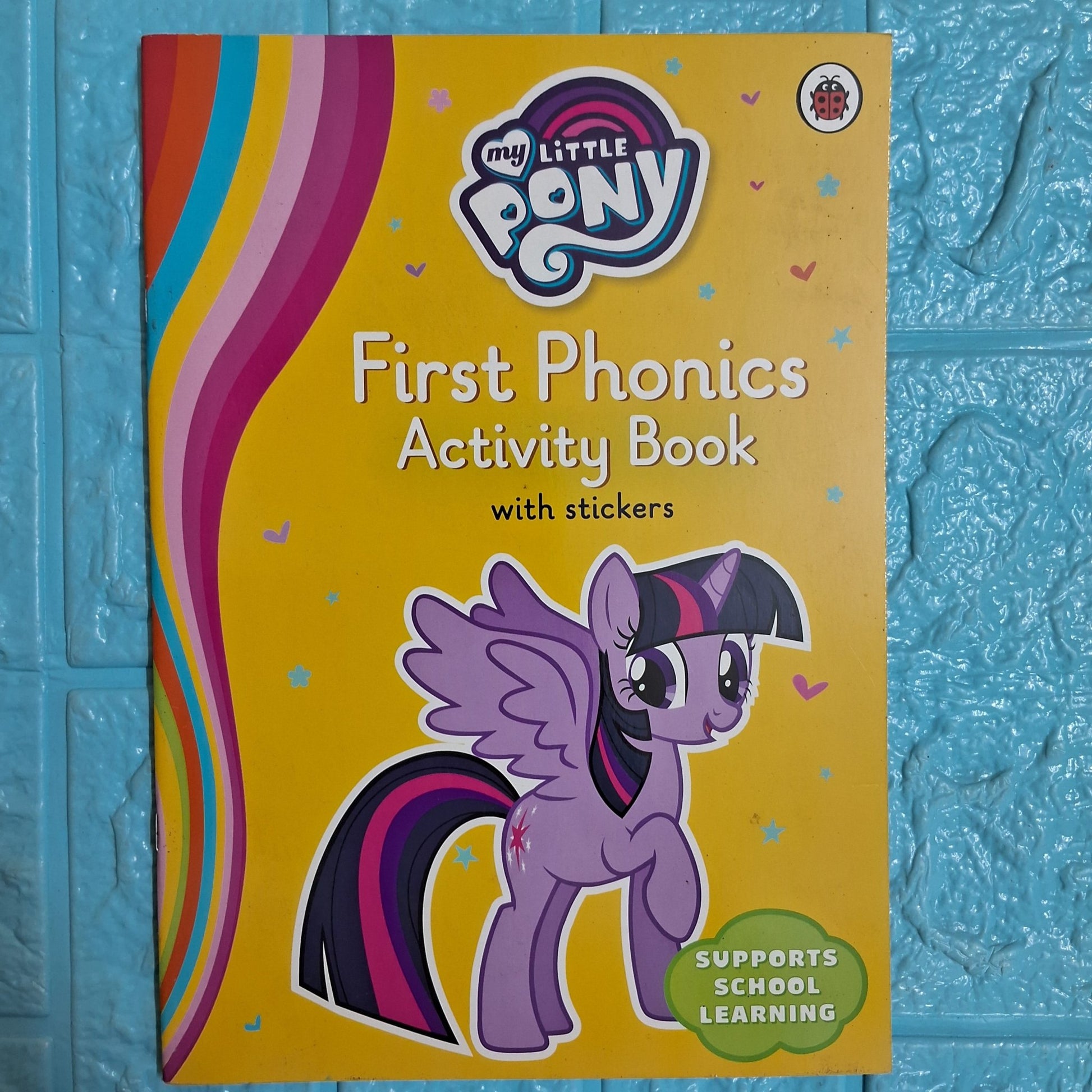 Mt little pony - First phonics Activity book. - We Are Turners