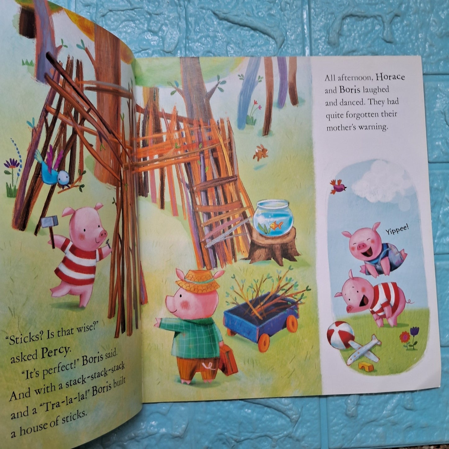 The Three Little Pigs - Very Good Condition Paperback - We Are Turners